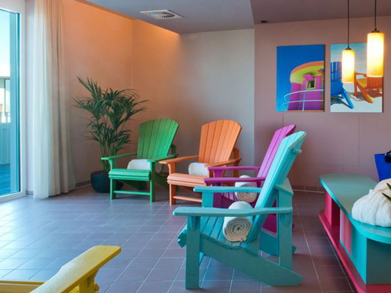 Unsere Adirondack Stühle im Miami Spa – The Liberty Hotel Bremerhaven