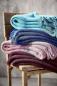 Preview: D&T Wolldecke Basic Frambroise, Kuscheldecke Himbeere, Wolldecke beerenton, D&T Wohldecke farbig, Sofadecke pink rot