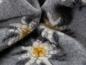 Preview: Frati HomeTextiles Stella Alpina Decke Grigio, Details, Blume