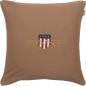 Preview: Gant Home Archive Shield Kissen Rosted Walnut, schick, schoen, Logo Preview: Gant Home Archive Shield Kissen Rosted Walnut, schick, schoen, Logo