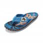 Preview: Gumbies Original Blue Palmetto Flip-Flops mit tropischem Palmenmuster am Strand