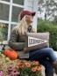 Preview: Casual Cap in Burgundy von Lexington kombiniert mit Jeans und Streetstyle
