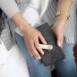 Preview: Orbitkey 2.0 Schlüsselorganizer Leder Blush in der Hand
