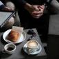 Preview: Orbitkey Key Organizer 2.0 Leather Espresso im Café