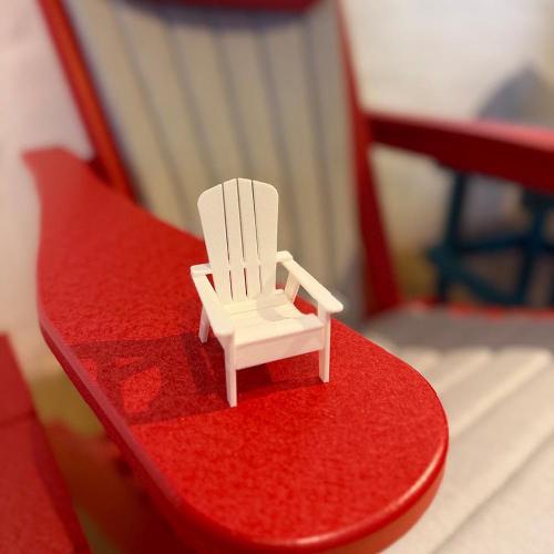 Preview: Adirondack Chair Mini aus vier Teilen zum einfachen Zusammenstecken ohne Kleber