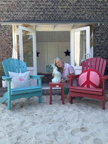 Original Adirondack Chair USA Classic Relax in leuchtendem Rot.