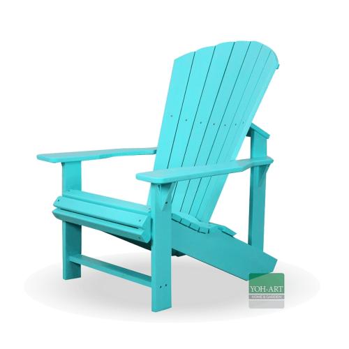 Türkisfarbener Adirondack Chair aus recyceltem Kunststoff auf einer Holzterrasse im Garten