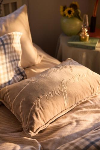 Lexington Logo Organic Cotton Velvet 60x40 Beige