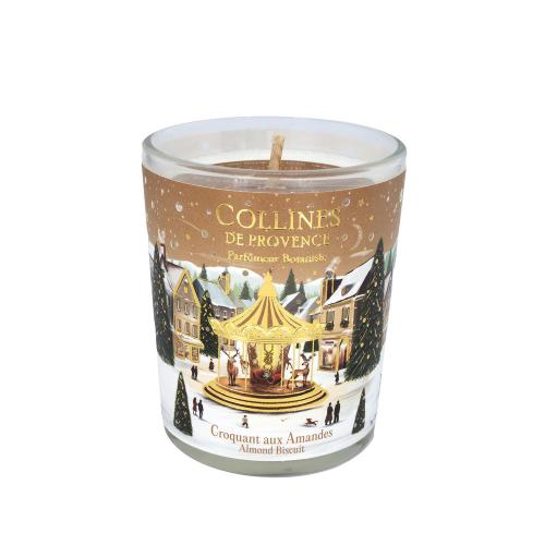 Kleine Duftkerze Croquant aux Amandes von Collines de Provence mit goldenem Karussell auf karamellfarbenem Etikett