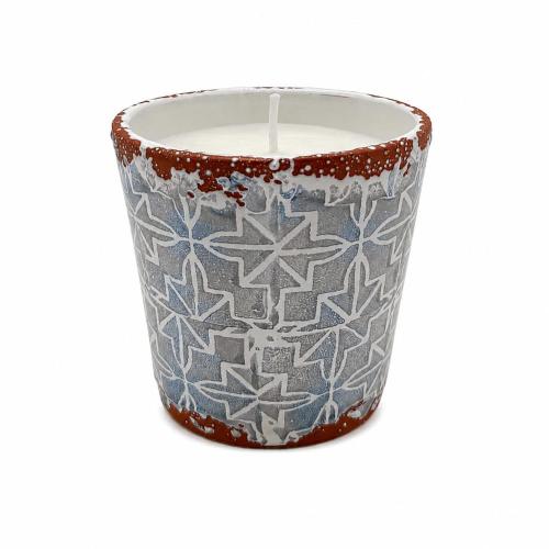 Citronella-Duftkerze Barcelona Serena mit mediterranem Muster in Grau.