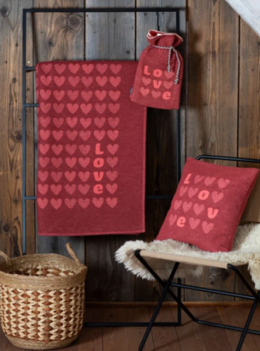 Preview: David Fussenegger Kissenhülle Silvretta Herzen Love barolo