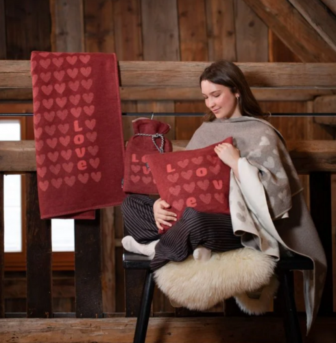 Preview: David Fussenegger Kissenhülle Silvretta Herzen Love barolo