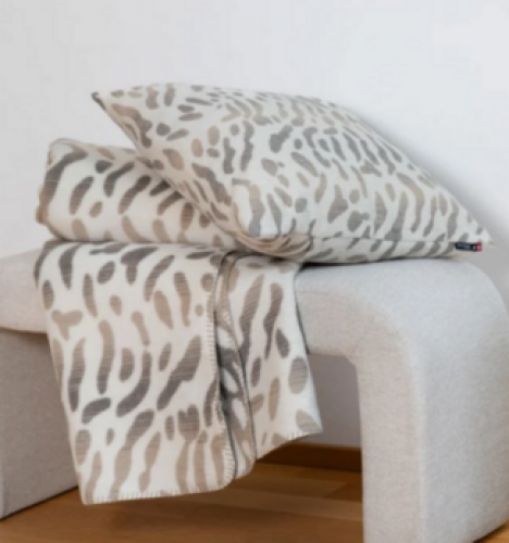 Preview: David Fussenegger, Dekokissen, Schneeleopard, Sofakissen, Couch, Wohnzimmer, Elegant, Gemütlichkeit, Interieur