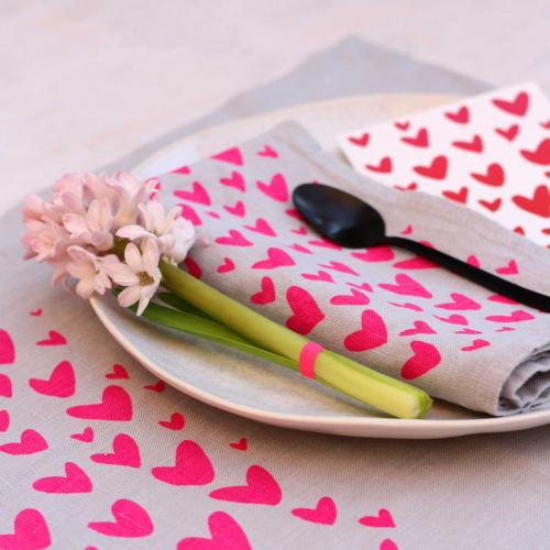 Preview: Frohstoff Textilmanufaktur Tischset Leinen grau Herz neonpink