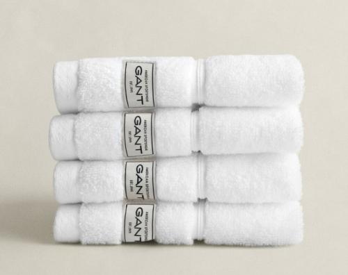 Gant-Frotteehandtuchs, strukturiertes Gewebe, graues Stoffetikett mit schwarzem "Gant Est. 1949 American Sportswear"-Schriftzug