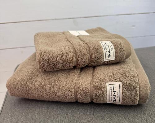 Gant_Handuecher_cold_beige_schoen_fein