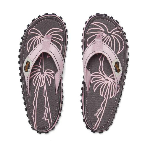 Gumbies Australische Sandalen Palm Leaf Pink mit tropischem Palmblattmuster am Strand