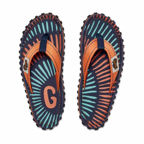 Gumbies Australische Sandalen Tangerine Burst mit sommerlichem Orangeton am Strand