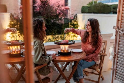 Moderner hoefats CIRCLE 35 Tischgrill mit Fokus auf Design