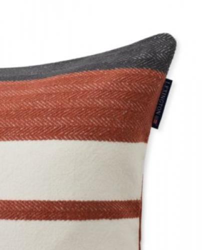 Preview: Lexington Kissenbezug Irregular Striped Recycled Cotton Pillow, CLose up
