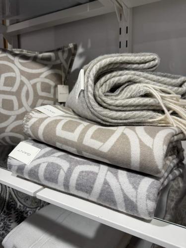 Gant Decke Monogram Decke aus Wolle Light grey
