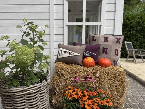 Preview: Lexington Kissenbezug Letter Patch Tweed Organic stohballen