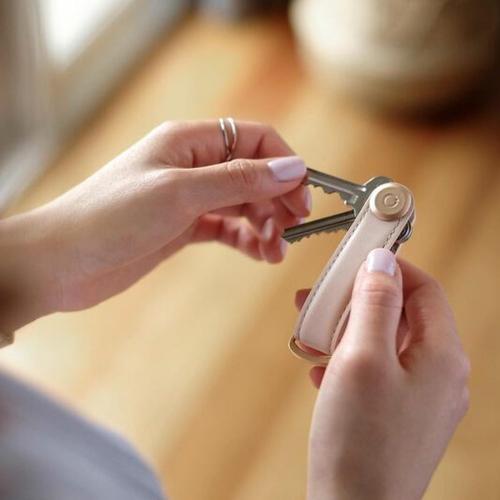 Schlüsselorganizer Leder Blush Orbitkey 2.0 mit Schlüsseln