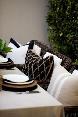 Preview: Paloma Living Linen Milano Black 50x50 cm, Mood, Schick, Draußen 