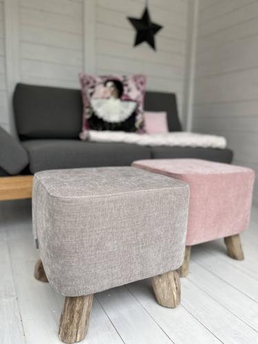 WMG Holz-Hocker Harry mit Stoff Boston / Natur cement