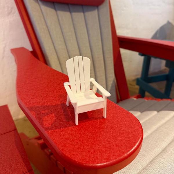 3D-gedruckter Adirondack Chair Mini als kleiner Bausatz mit vier passgenauen Einzelteilen