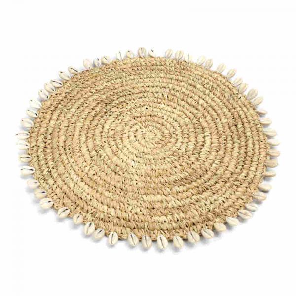 The Raffia Shell Placemat - Natural. schick, modern, Muscheln