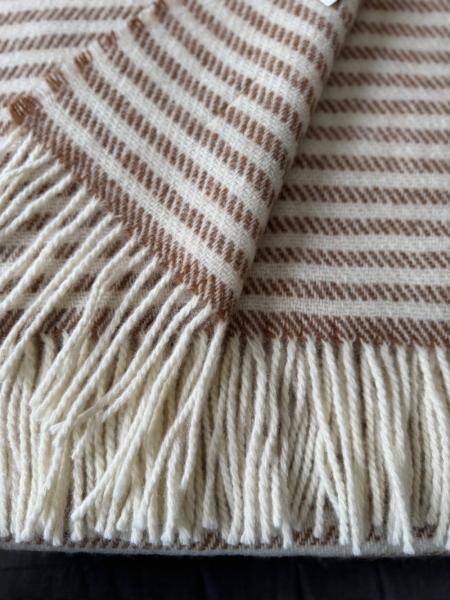 Gant Home Decke Stripe Beige, freigestellt auf weissem Hintergrund