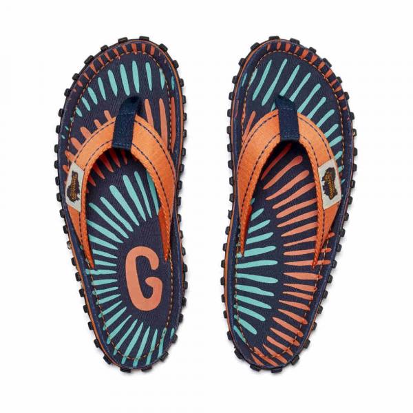 Gumbies Australische Sandalen Tangerine Burst mit sommerlichem Orangeton am Strand