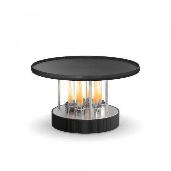 CIRCLE 35 Tischgrill auf einem modernen Gartentisch im Einsatz