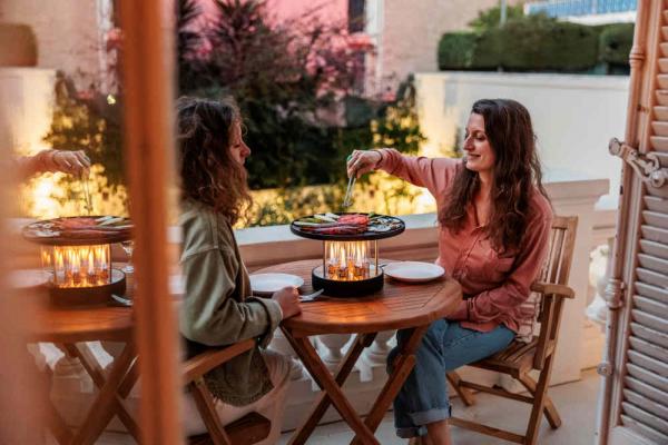 Moderner hoefats CIRCLE 35 Tischgrill mit Fokus auf Design