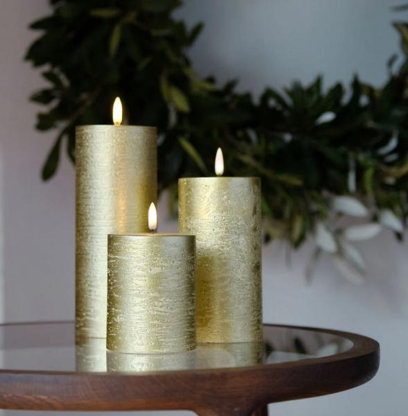 Uyuni LED Pillar Kerze Metallic gold 5 x 7,5 cm, Mood