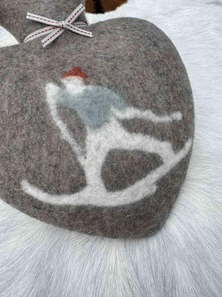 Dorothee Lehnen Herzwärmflasche Skifahrer, cashmere Dorothee Lehnen Herzwärmflasche Skifahrer, cashmere