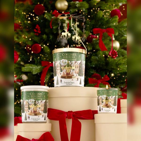 Collines de Provence Geschenkset Kerze 360g + Karussell Tannenwald