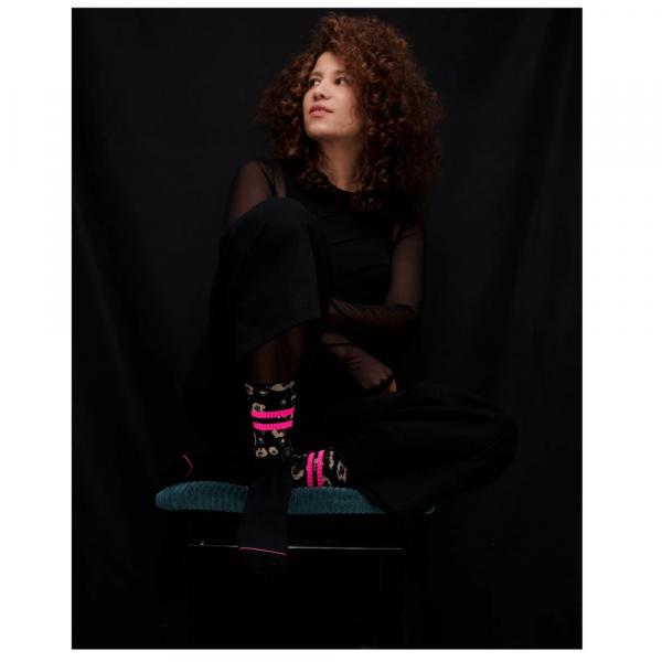 modische Socken, Damensocken Leo, Socken Größe S, Socken Größe M, bunte Socken, Socken Geschenk, Wichtelgeschenk, Adventskalender Geschenk, Geschenkidee Weihnachten, kleines Geschenk Freundin, Mitbringsel