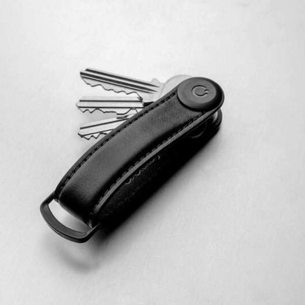 Orbitkey Key Organizer 2.0 Black Schreibtisch Flatlay