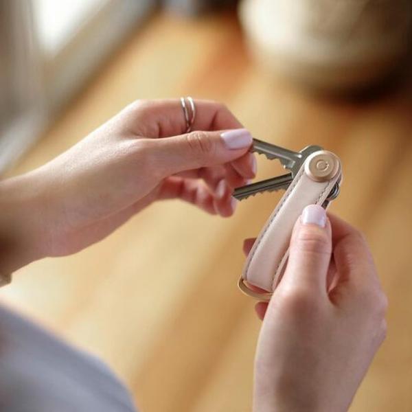 Schlüsselorganizer Leder Blush Orbitkey 2.0 mit Schlüsseln