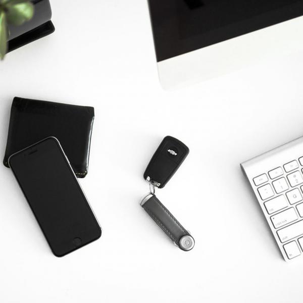 Orbitkey Key Organizer 2.0 Leather Charcoal Schreibtisch