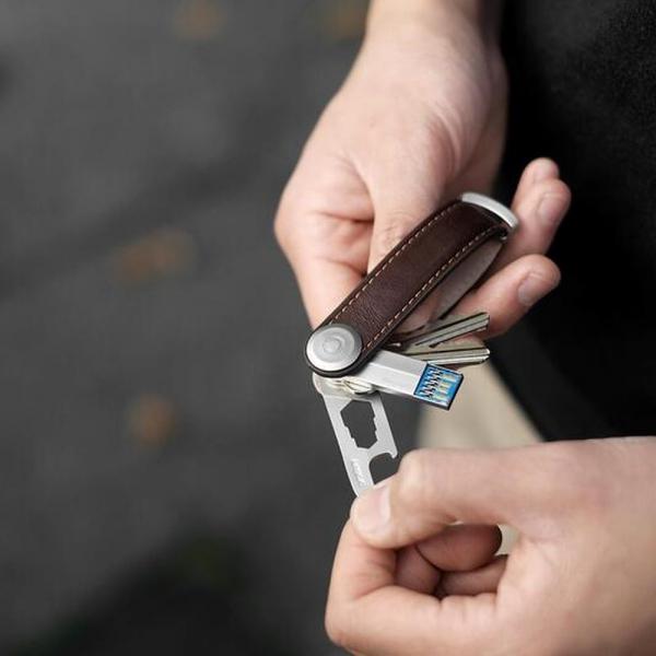 Orbitkey Key Organizer 2.0 Espresso mit USB Stick und Multi-Tool