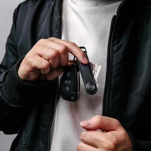 Orbitkey Key Organizer Pro Leather Schlüssel ausgeklappt