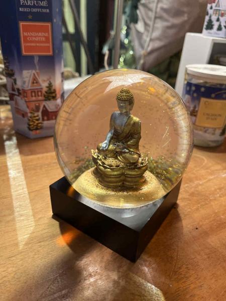 CoolSnowGlobes Schneekugel Buddha gold