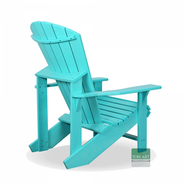 Zwei türkisfarbene Adirondack Chairs nebeneinander, umgeben von Bambus und grünen Pflanzen